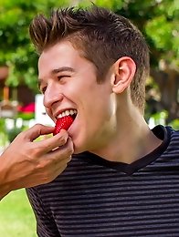 Liam Riley and Evan Parker are having an adorable afternoon enjoying a picnic Liam Riley and Evan Parker are having an adorable afternoon enjoying a picnic